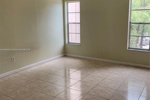 Condominio en venta en Lauderhill, Florida, 1 dormitorio, 68.28 m2 № 1059627 - foto 8