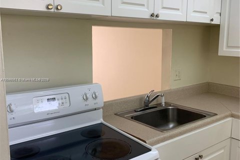 Condo in Lauderhill, Florida, 1 bedroom  № 1059627 - photo 3