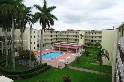 Condo in Lauderhill, Florida, 1 bedroom  № 1059627 - photo 2