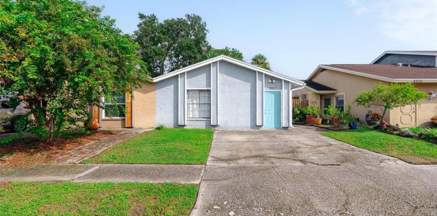 House in Tampa, Florida 3 bedrooms, 110.37 sq.m. № 1371373