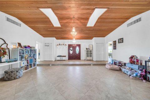 Villa ou maison à vendre à Homestead, Floride: 7 chambres, 379.51 m2 № 1209814 - photo 2