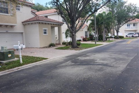 House in Hollywood, Florida 4 bedrooms, 194.35 sq.m. № 1161688 - photo 19