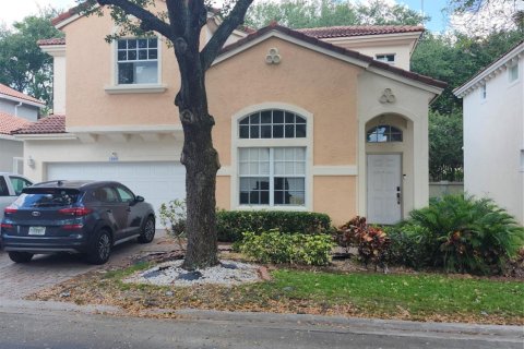 House in Hollywood, Florida 4 bedrooms, 194.35 sq.m. № 1161688 - photo 23