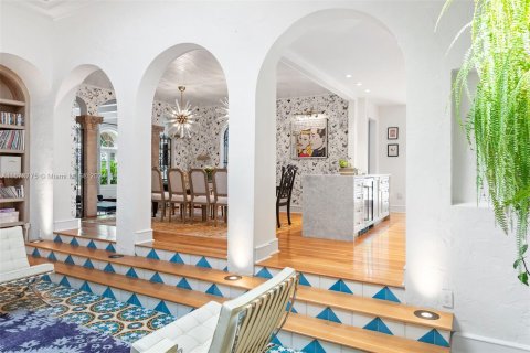 Casa en venta en Miami, Florida, 5 dormitorios, 456.8 m2 № 1397714 - foto 9