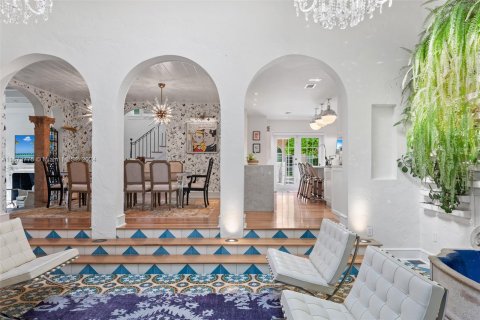 Casa en venta en Miami, Florida, 5 dormitorios, 456.8 m2 № 1397714 - foto 7