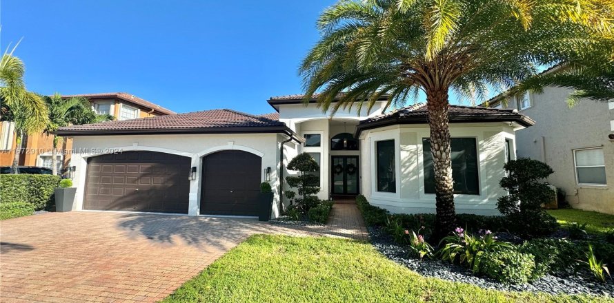 Villa ou maison à Miramar, Floride 5 chambres, 270.53 m2 № 1397715