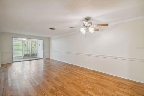 Condo in New Port Richey, Florida, 2 bedrooms  № 1256995 - photo 3