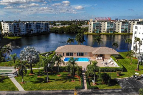 Copropriété à vendre à Dania Beach, Floride: 2 chambres, 110.55 m2 № 1095361 - photo 21