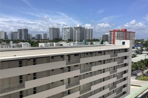 Copropriété à vendre à Hallandale Beach, Floride: 2 chambres, 110.55 m2 № 1328643 - photo 21