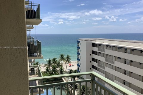 Copropriété à vendre à Hallandale Beach, Floride: 2 chambres, 110.55 m2 № 1328643 - photo 20