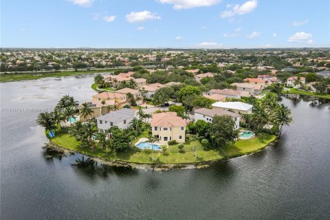 Villa ou maison à vendre à Miramar, Floride: 4 chambres, 242.75 m2 № 1328642 - photo 1