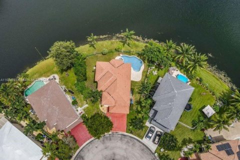 Villa ou maison à vendre à Miramar, Floride: 4 chambres, 242.75 m2 № 1328642 - photo 5