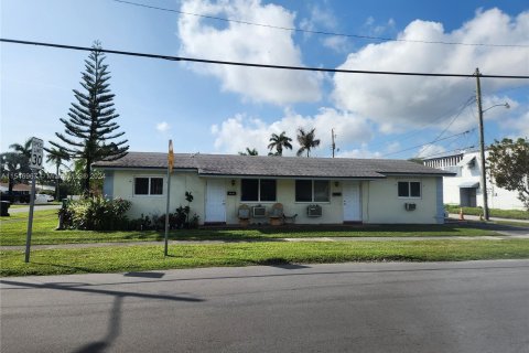 Immobilier commercial à vendre à Dania Beach, Floride: 155.52 m2 № 1054177 - photo 1