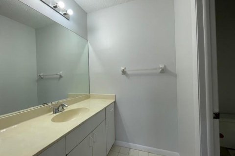Снять в аренду таунхаус в Пемброк-Пайнс, Флорида 3 спальни, 159.05м2, № 1051028 - фото 20