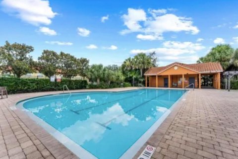 Adosado en venta en Kissimmee, Florida, 3 dormitorios, 110.27 m2 № 1243275 - foto 8