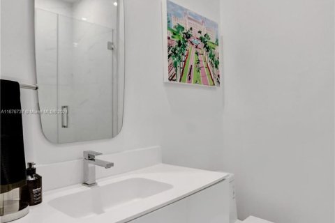 Condo in Miami Beach, Florida, 1 bedroom  № 1406398 - photo 12