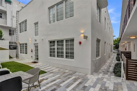 Condo in Miami Beach, Florida, 1 bedroom  № 1406398 - photo 16