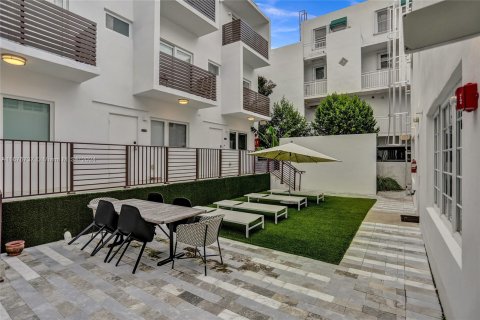 Condo in Miami Beach, Florida, 1 bedroom  № 1406398 - photo 15