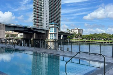 Condo in Hollywood, Florida, 2 bedrooms  № 1241891 - photo 14