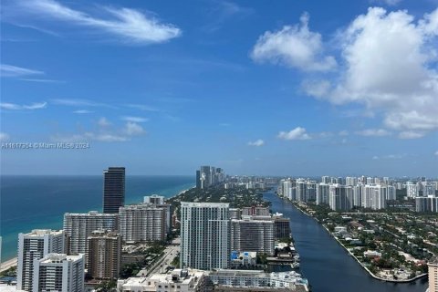 Condo in Hollywood, Florida, 2 bedrooms  № 1241891 - photo 15