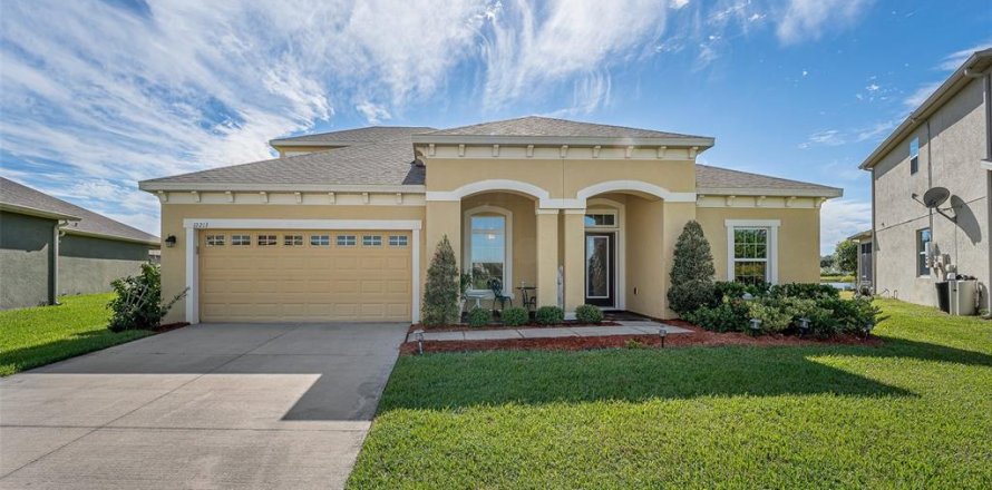 House in Orlando, Florida 6 bedrooms, 327.48 sq.m. № 1390155