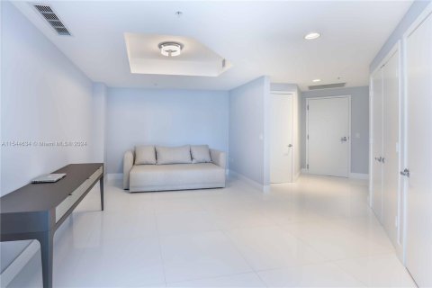 Condo in North Miami Beach, Florida, 2 bedrooms  № 1047049 - photo 10