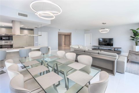 Copropriété à vendre à North Miami Beach, Floride: 2 chambres, 185.71 m2 № 1047049 - photo 6