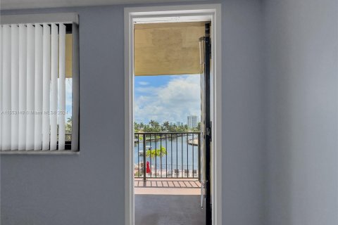 Condominio en venta en Hallandale Beach, Florida, 1 dormitorio, 92.53 m2 № 1348394 - foto 16