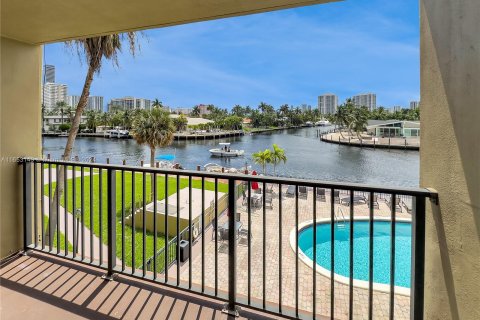 Condominio en venta en Hallandale Beach, Florida, 1 dormitorio, 92.53 m2 № 1348394 - foto 17