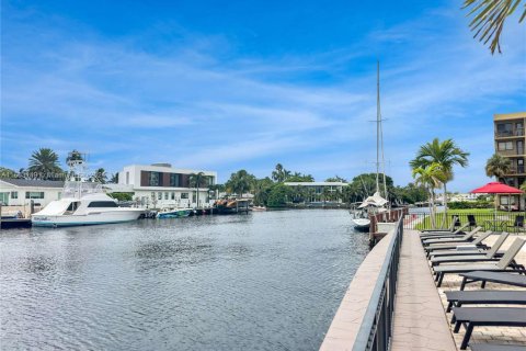 Condo in Hallandale Beach, Florida, 1 bedroom  № 1348394 - photo 23