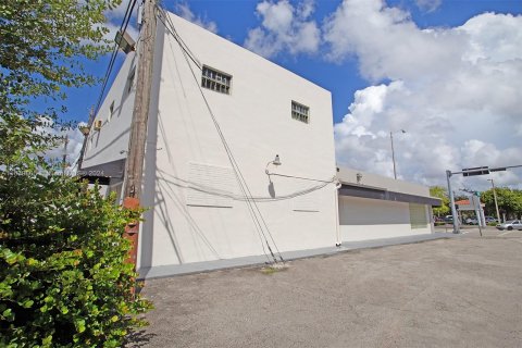 Propiedad comercial en venta en Hialeah, Florida № 1348425 - foto 5