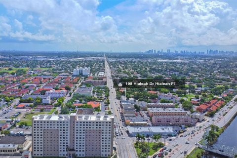 Propiedad comercial en venta en Hialeah, Florida № 1348425 - foto 9