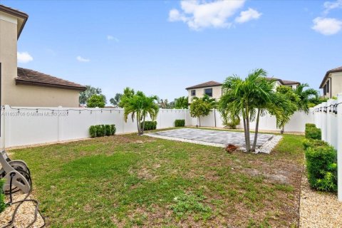 House in Hialeah, Florida 3 bedrooms, 171.68 sq.m. № 1348393 - photo 30