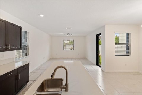 Villa ou maison à vendre à Hialeah, Floride: 3 chambres, 171.68 m2 № 1348393 - photo 6