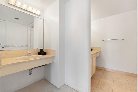 Condo in Hollywood, Florida, 2 bedrooms  № 1242477 - photo 19