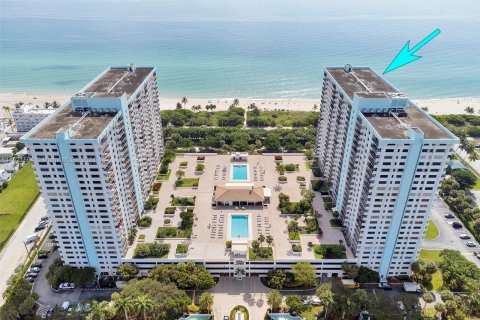 Condominio en venta en Hollywood, Florida, 2 dormitorios, 145.86 m2 № 1242477 - foto 2