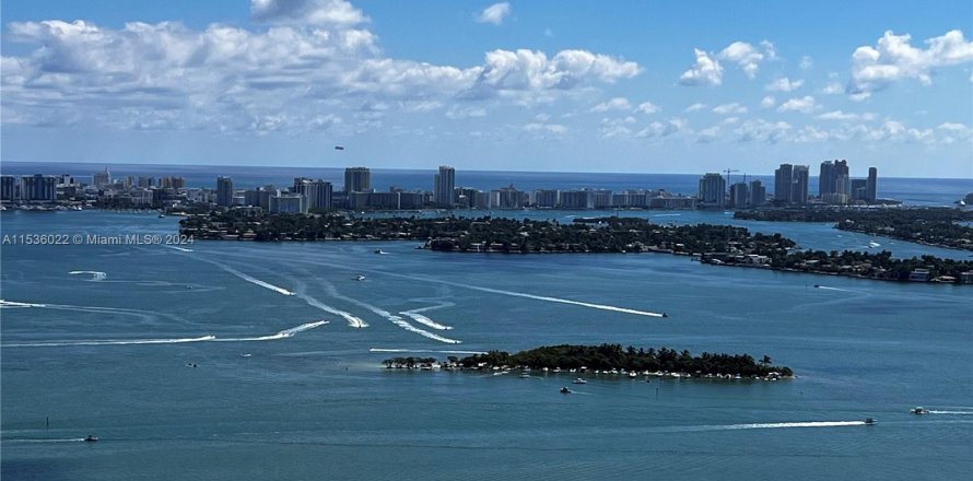 Condo à Miami, Floride, 5 chambres  № 1017889