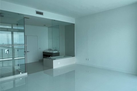 Condo in Miami, Florida, 5 bedrooms  № 1017889 - photo 7