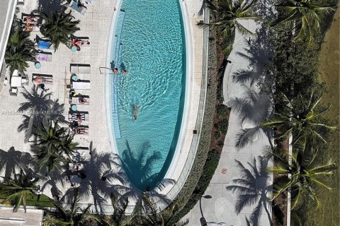 Condo in Miami, Florida, 5 bedrooms  № 1017889 - photo 16