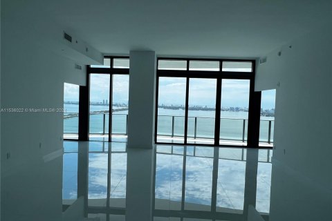 Copropriété à vendre à Miami, Floride: 5 chambres, 208.84 m2 № 1017889 - photo 3