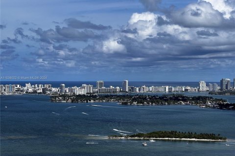 Condo in Miami, Florida, 5 bedrooms  № 1017889 - photo 20