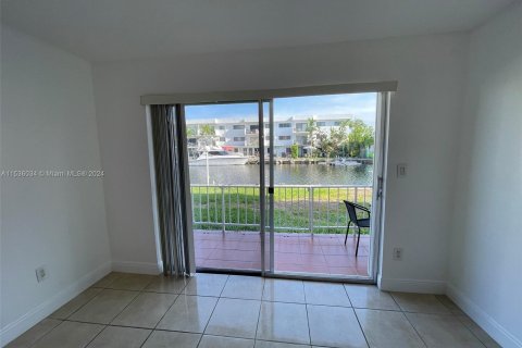 Condominio en venta en North Miami Beach, Florida, 2 dormitorios, 78.69 m2 № 1017892 - foto 13