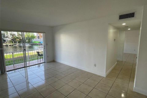 Copropriété à vendre à North Miami Beach, Floride: 2 chambres, 78.69 m2 № 1017892 - photo 15