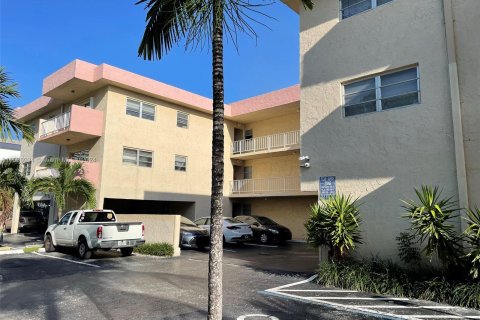 Copropriété à vendre à North Miami Beach, Floride: 2 chambres, 78.69 m2 № 1017892 - photo 3