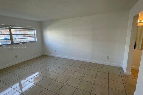 Condominio en venta en North Miami Beach, Florida, 2 dormitorios, 78.69 m2 № 1017892 - foto 18