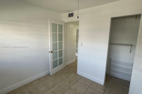 Condominio en venta en North Miami Beach, Florida, 2 dormitorios, 78.69 m2 № 1017892 - foto 17