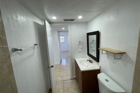 Copropriété à vendre à North Miami Beach, Floride: 2 chambres, 78.69 m2 № 1017892 - photo 25