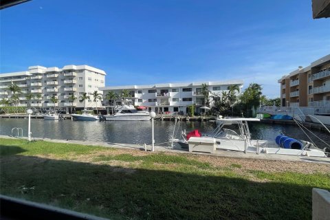 Copropriété à vendre à North Miami Beach, Floride: 2 chambres, 78.69 m2 № 1017892 - photo 19