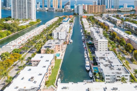 Condominio en venta en North Miami Beach, Florida, 2 dormitorios, 78.69 m2 № 1017892 - foto 5