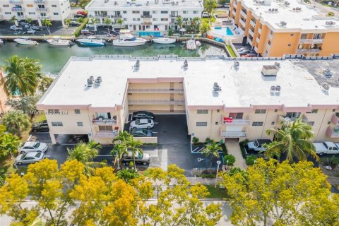Condominio en venta en North Miami Beach, Florida, 2 dormitorios, 78.69 m2 № 1017892 - foto 4